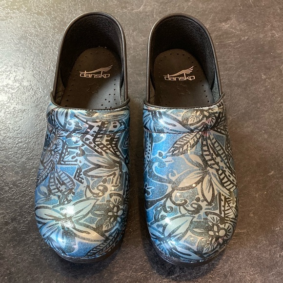 Dansko Shoes - Dansko blue silver Floral Clogs shoes size 38 (7.5-8) - new without box